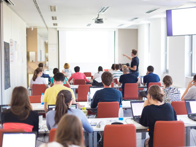 campuslab-premiere Seminarraum mit Teilnehmenden