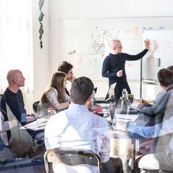 Agilität: IT-Mitarbeiter im Meeting